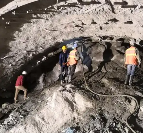 镜湖拱顶带模注浆料的施工流程及注意事项